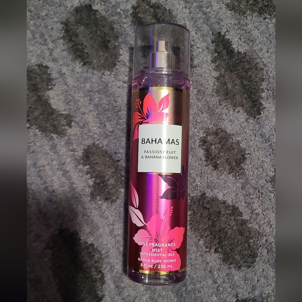 Bath & Body Works Bahamas Passion Fruit & Banana Blossom Body Mist-Gently Used